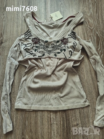 блуза с голи рамене 