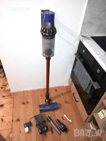 Отлична Dyson V10 безжична прахосмукачка с нова батерия и аксесоари