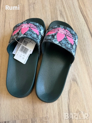Оригинални  нови дамски чехли Adidas ! 38,5 н, снимка 3 - Маратонки - 54723535