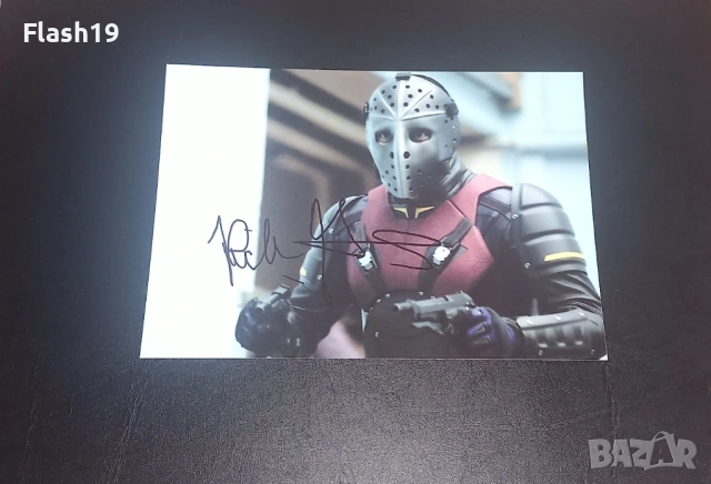 ⭐ Колекция автографи от сериала Стрелата (Arrow)  - 2 броя, снимка 4 - Колекции - 53967749