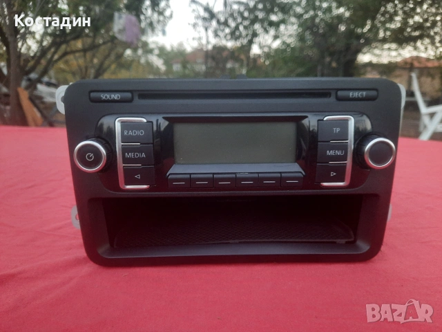 Авто радио за Volkswagen Golf 6, снимка 2 - Аксесоари и консумативи - 55002894