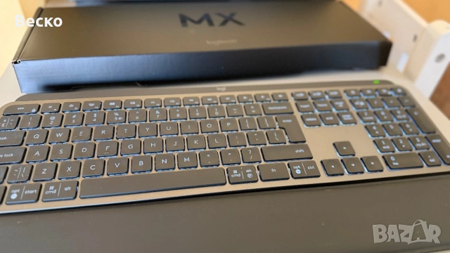 Logitech MX Keys Plus – като нова, пълен комплект, снимка 3 - Клавиатури и мишки - 54537365