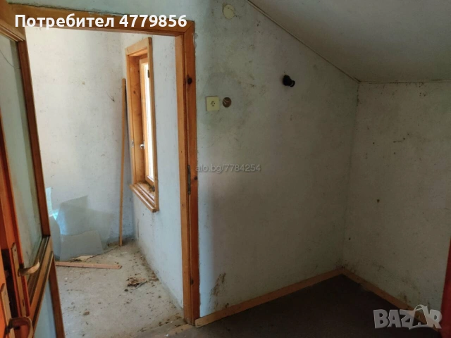 Триетажна къща с двор. За ремонт. село Могила, снимка 3 - Вили - 54001691