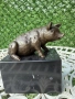 Луксозна бронзова фигура на прасе от скулптора Milo с автентичен печат "Bronze Garanti Paris"., снимка 1
