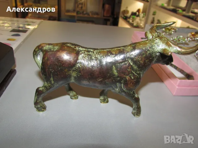 Авторска бронзовафигура бик, плътен бронз. Български автор, снимка 3 - Други ценни предмети - 55643704