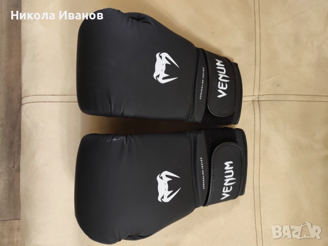 Боксови ръкавици Venum 16OZ 