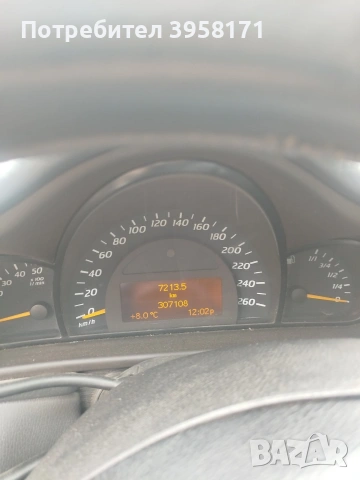 Продавам Mercedes C 220 Дизел 2001, снимка 5 - Автомобили и джипове - 54389465