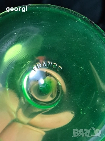 две френски чаши за мартини от ураново стъкло M1, снимка 13 - Чаши - 54163664