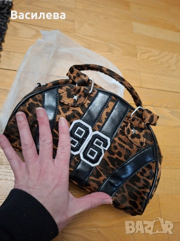малка чанта, снимка 2 - Чанти - 54070390