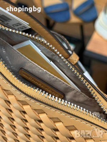 Малка дамска чанта Michael Kors Carmela Peanut, снимка 5 - Чанти - 54765473
