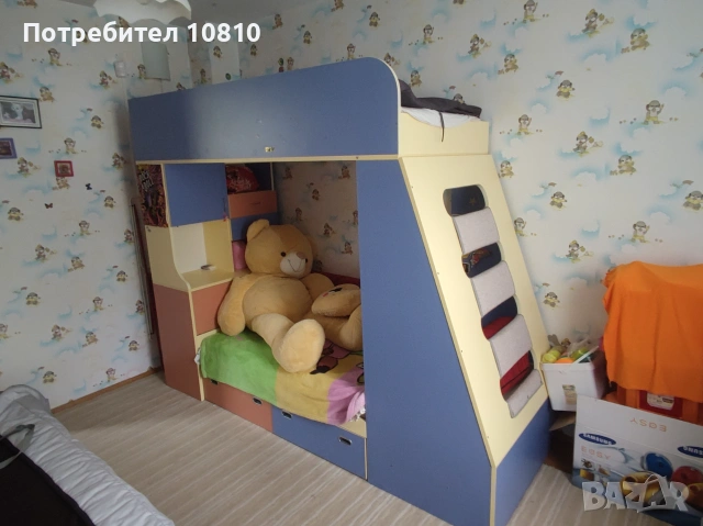 Продавам двуетажно детско легло 