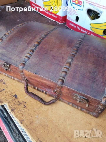 Стара дървена кутия 