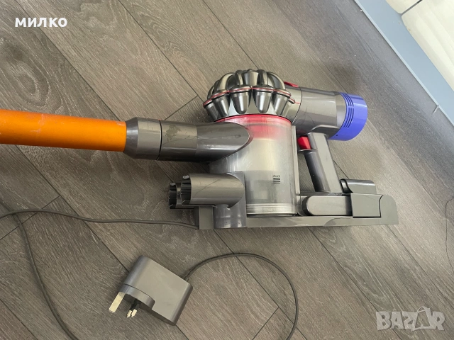 Акумулаторна прахосмукачка DYSON V-8, снимка 4 - Прахосмукачки - 55035849