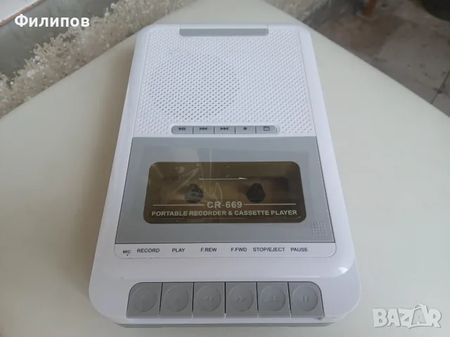 portable cassette player работи само на касета