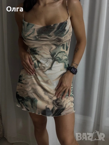 Рокля Stradivarius , снимка 2 - Рокли - 54846668