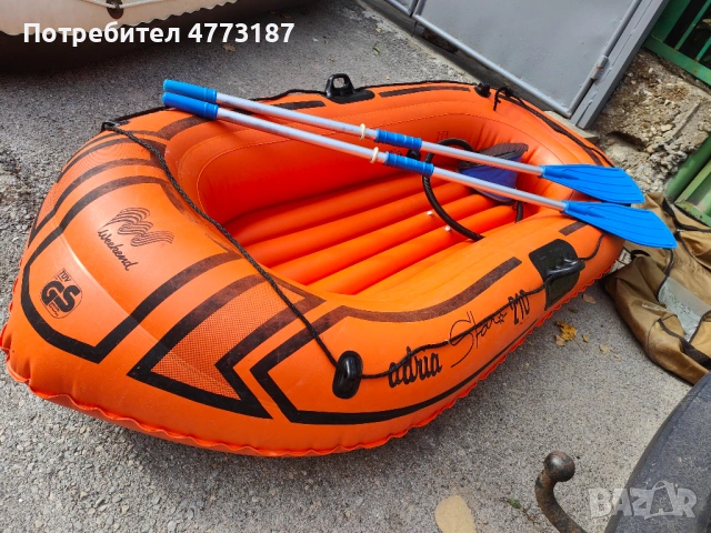 Лодкa с гребла произведена в Италия материяла е дебел, снимка 9 - Воден транспорт - 53984097