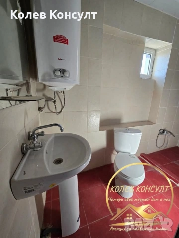 🥇 Агенция “Колев Консулт” продава двуетажна къща в село Поповица, община Садово, област Пловдив , снимка 9 - Къщи - 53959401