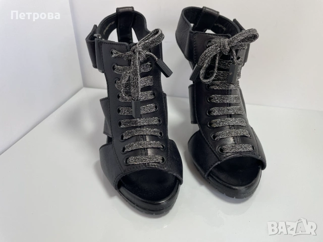 Кожени сандали Burberry 37 Оригинал, снимка 3 - Сандали - 54709442