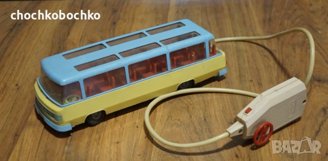 Стара Полска пластмасова играчка модел автобус на батерии