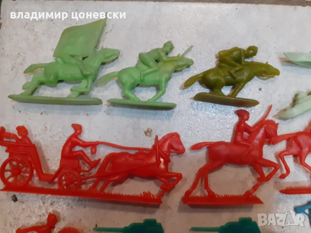 Пластмасови войници от социалистическо време,цена за всички, снимка 2 - Други - 54844514