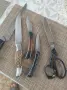 Два ножа стари здрави,две ножчета и шивашка ножица,,чилик,, стомана изработка красива на всички , снимка 14