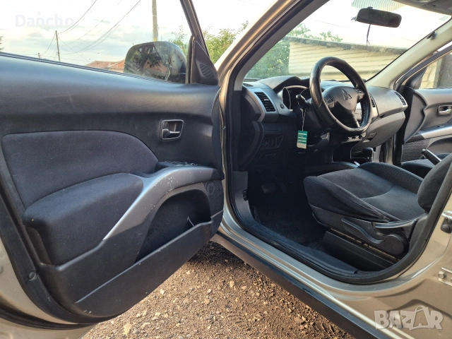 Mitsubishi Outlander 2.4i 4x4, снимка 10 - Автомобили и джипове - 55254614