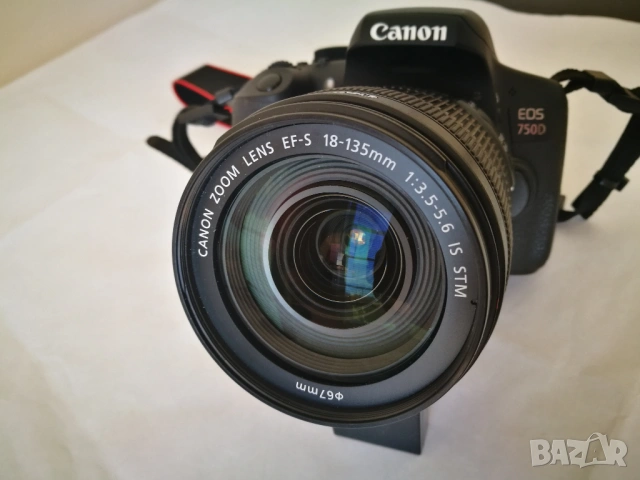 Продавам фотоапарат Canon EOS 750D + обектив 18-135 + 64GB карта + управление Godox EZb + доп.батери, снимка 2 - Фотоапарати - 54563983