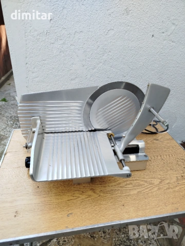 Професионална колбасорезачка VEGA , снимка 6 - Обзавеждане на кухня - 54267508