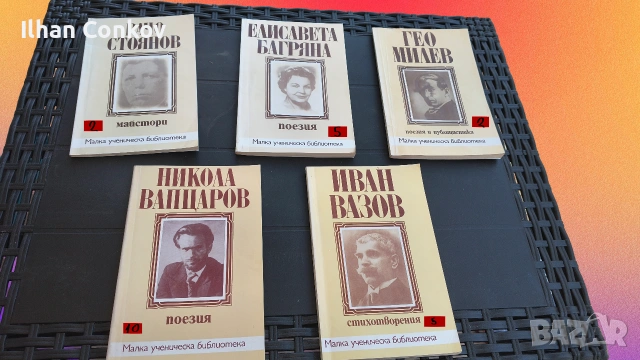 Стари книги на тема българска история, световна история и произведения от български автори.