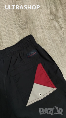 Мъжки бански Tommy Hilfiger XL slim fit отговаря L в отлично състояние, снимка 3 - Къси панталони - 54601551