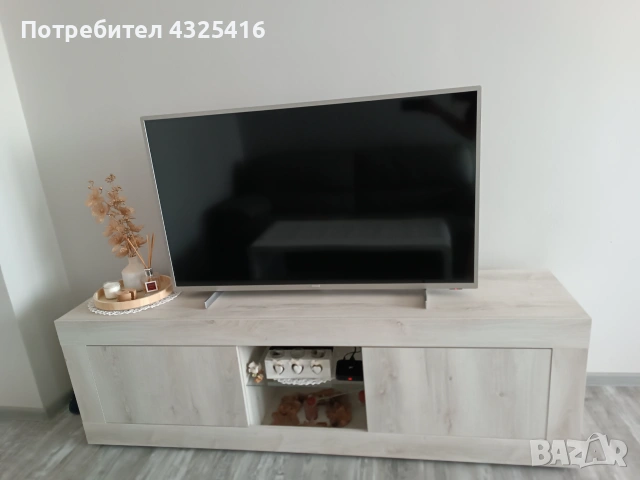 Продавам ТВ шкаф ( цвят бял бор)