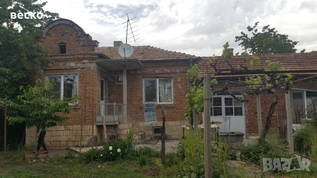 Продавам къща в село червенци