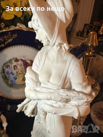 Capodimonte Italy  Circa 1987 автор  Bruno Merli - “ Дамата в бяло” Код P2084, снимка 6 - Декорация за дома - 54035137