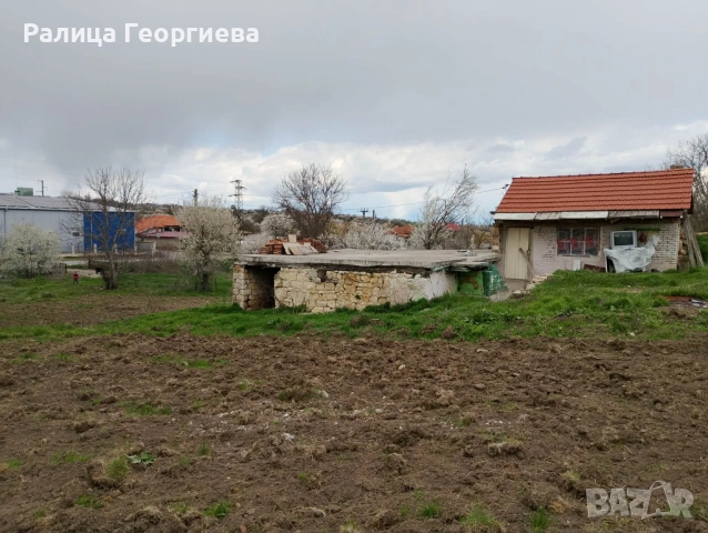Парцел с постройка, снимка 4 - Къщи - 51493782