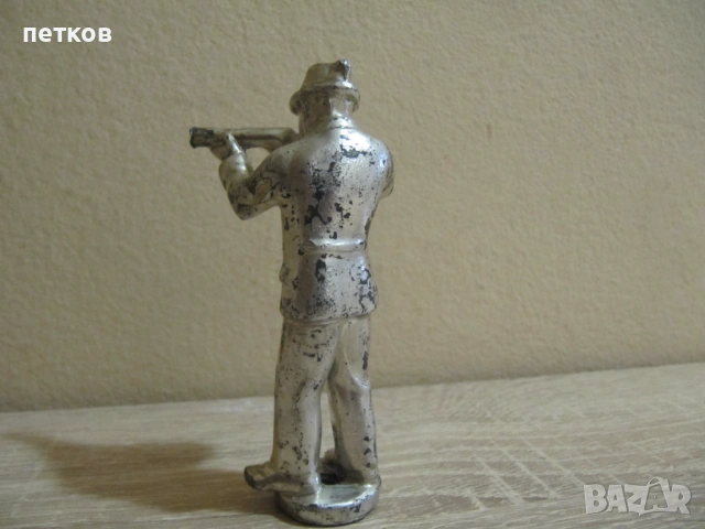 Метална сувенирна фигурка на ловец, снимка 4 - Други ценни предмети - 54239720