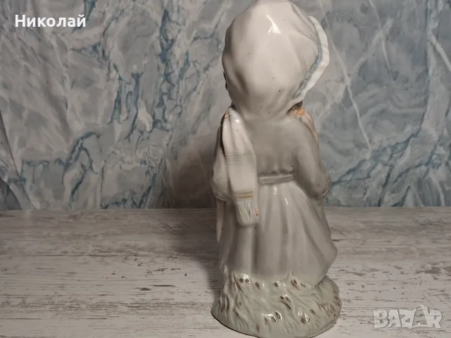 Испанска порцеланова статуетка Jango – Момиченце в зимно палто, снимка 4 - Статуетки - 55532338