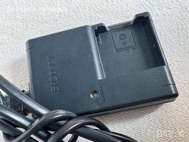 Оригинално зарядно за фотоапарат , Sony BC-CSGB , зарежда батерии NP-FG1 NP-BG1, снимка 3 - Батерии, зарядни - 54788877