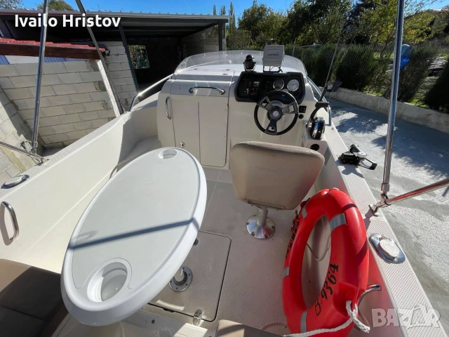 Лодка Quicksilver 455 Cabin 2017 с регистриран колесар, снимка 8 - Воден транспорт - 55038158