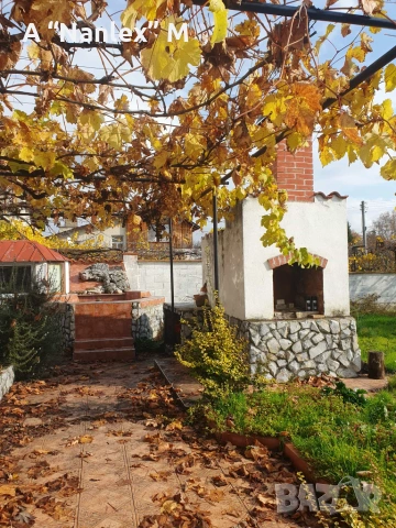 Голяма фамилна къща в Мъглиж, снимка 3 - Къщи - 55286406