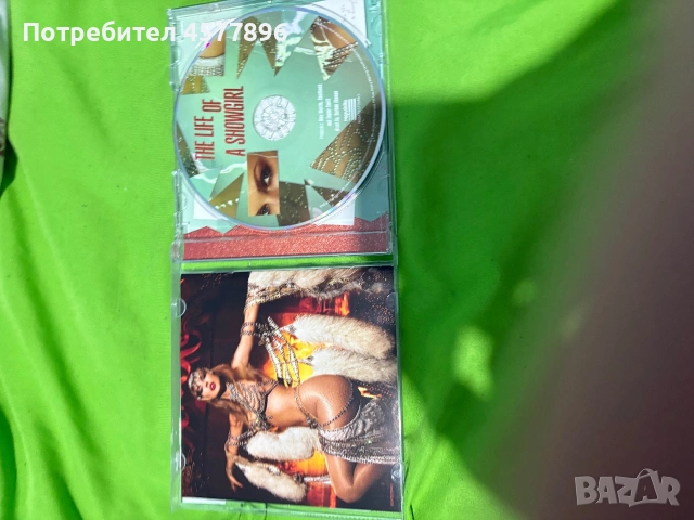 Подписано сд от Тейлър Суифт/ Taylor Swift The life of a showgirl , снимка 3 - CD дискове - 54962706