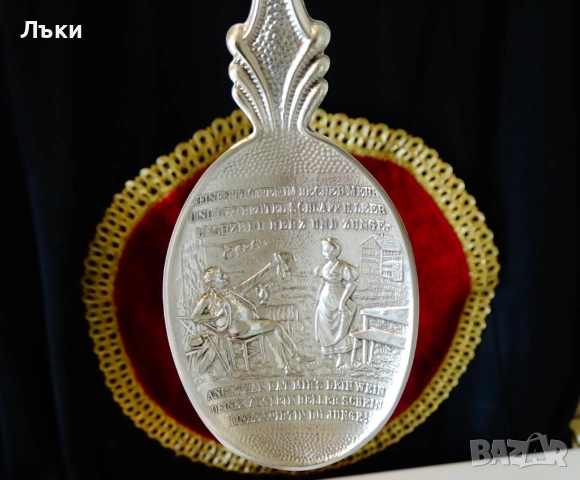 Калаена лъжица с любовна сцена за калаена сватба. , снимка 2 - Антикварни и старинни предмети - 53975728