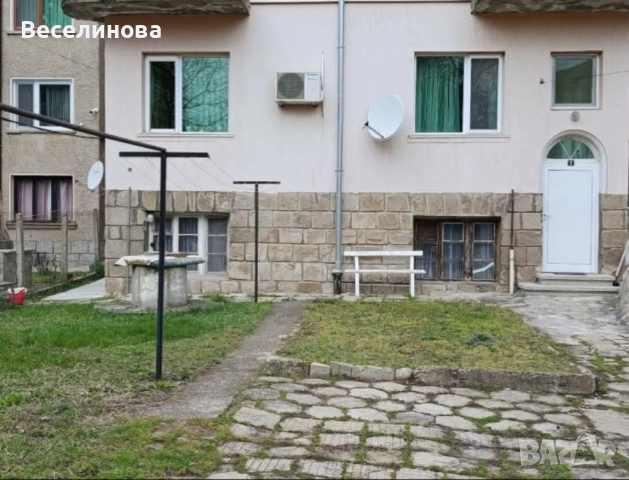 Продава се етаж от къща в гр. Банкя