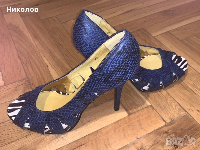 Отворени обувки на висок ток. BIANCO змийска кожа и зебра принт