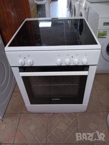 Свободно стояща печка с керамичен плот Бош Bosch 60см широка с две години гаранция 