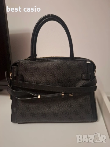 Продавам оригинална дамска чанта Guess., снимка 3 - Чанти - 54905498