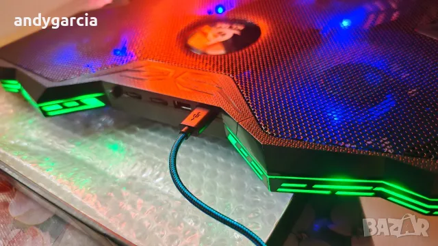 Охладителна подложка Klim Wind RGB за лаптопи до 17.3 инча черна rgb осветление с кутия като нова, снимка 12 - Джойстици и геймпадове - 55528632