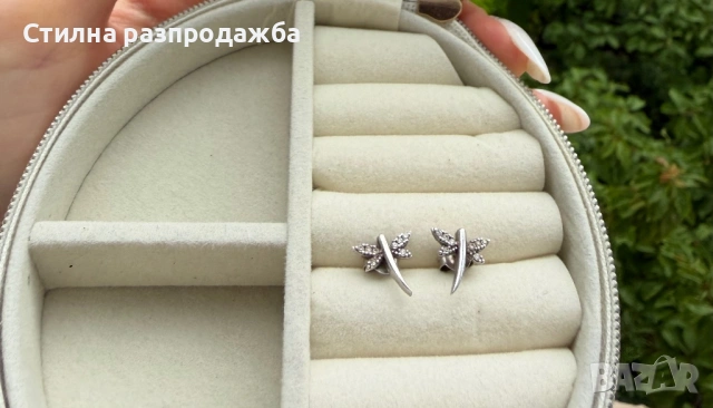 Малки сребърни обеци – нежни и удобни