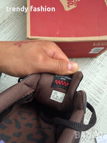 Vans обувки, снимка 7 - Спортни обувки - 55000580