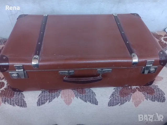 Стар пътнически куфар 