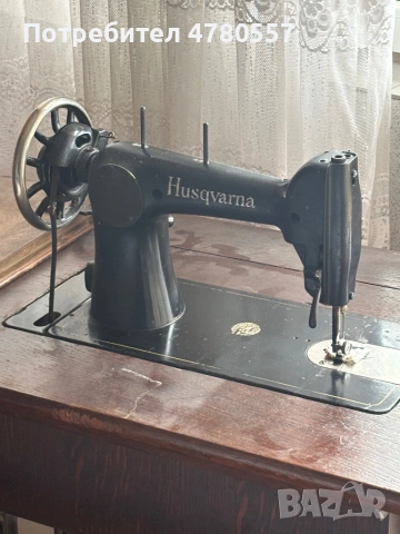 Шевна машина с бюро Husqvarna